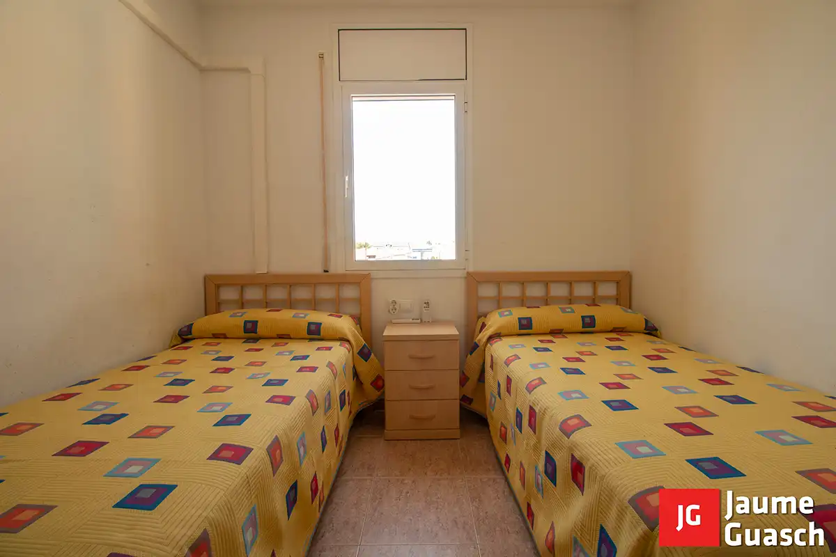 Habitación de Casa adosada en venta en Creixell con Aire acondicionado, Calefacción y Jardín privado