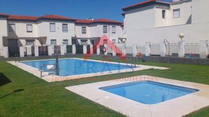 Single-family semi-detached to rent in Centro
