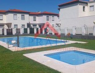 Single-family semi-detached to rent in Centro