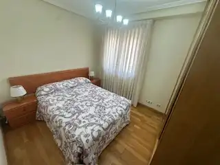 Schlafzimmer von Maisonette zur Miete in León Capital  mit Heizung, Parkett und Terrasse