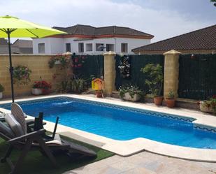 Swimming pool of House or chalet to rent in Salteras  with Air Conditioner, Heating and Private garden