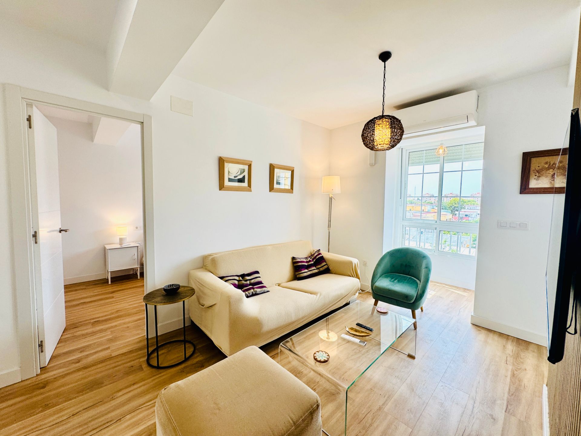 Living room of Flat to rent in  Sevilla Capital  with Air Conditioner, Terrace and Furnished