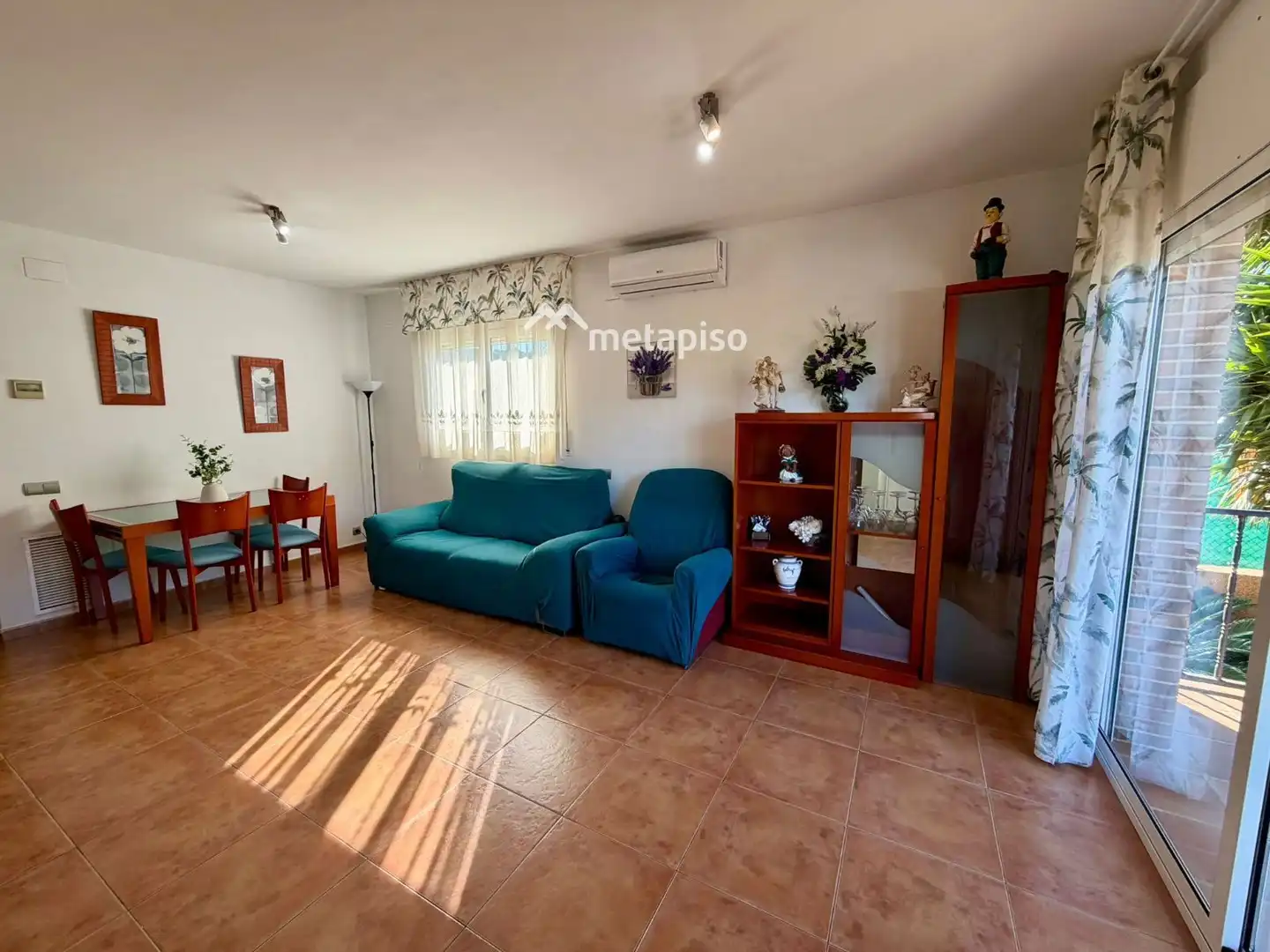 Sala d'estar de Casa o xalet en venda en El Vendrell amb Aire condicionat, Calefacció i Piscina