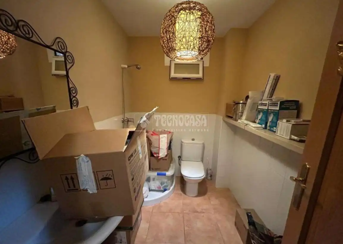 Baño de Casa adosada en venta en Baeza con Aire acondicionado, Calefacción y Piscina