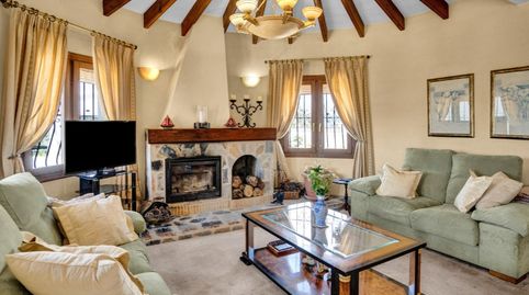 Espaciosa villa de 5 habitaciones con apartamento de invitados independiente, piscina y espectaculares vistas a la montaña en Orba, imatge 4