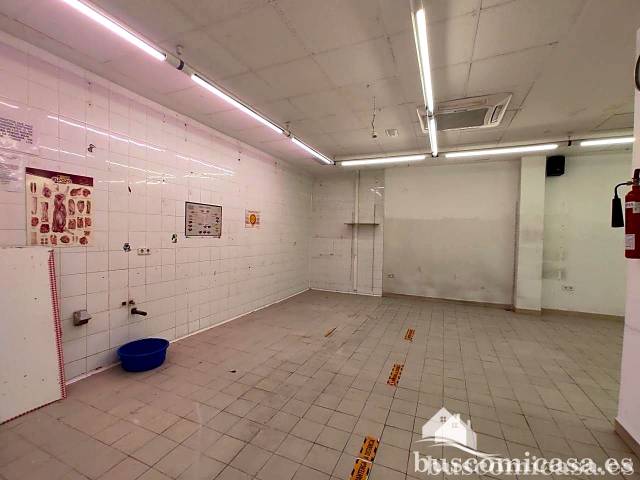 Local comercial en Alquiler en De Andalucía en La Zarzuela - San José - Belén