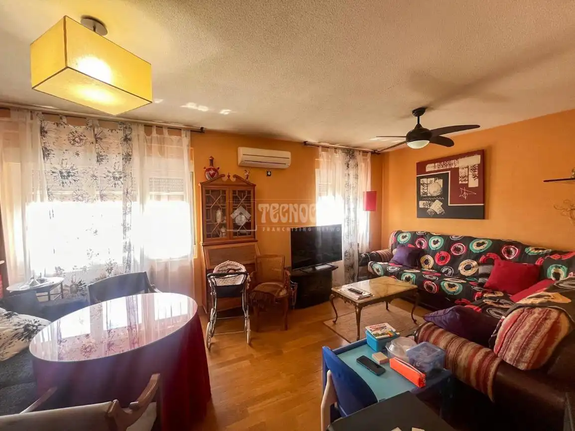 Sala de estar de Piso en venta en Navalcarnero con Calefacción, Parquet y Terraza