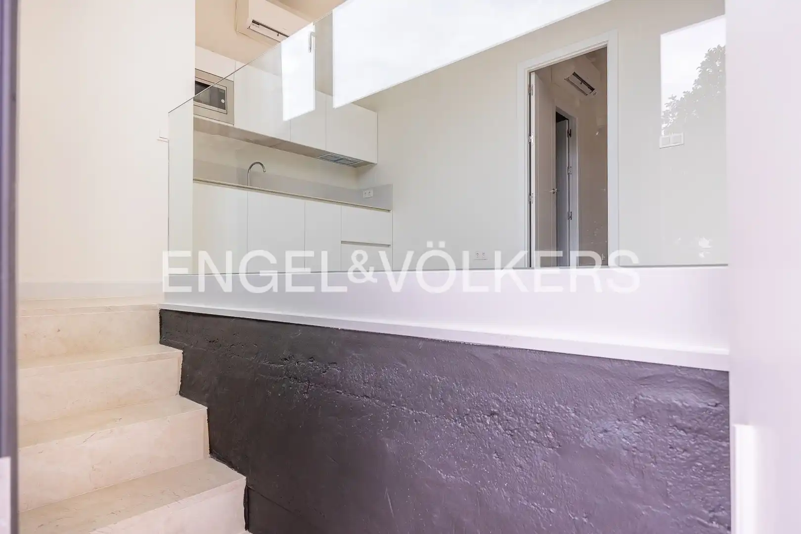 Balcony of Flat for sale in Sevilla  with Air Conditioner and Heating