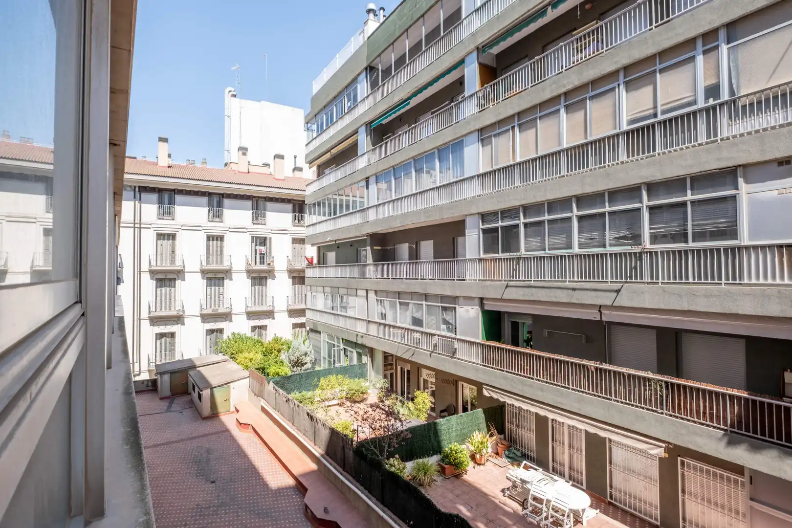 Außenansicht von Büro zur Miete in Zaragoza mit Klimaanlage und Heizung