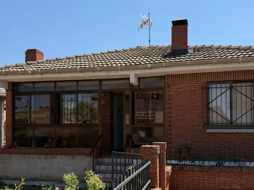 Vista exterior de Piso en venta en Contreras con Jardín privado y Amueblado