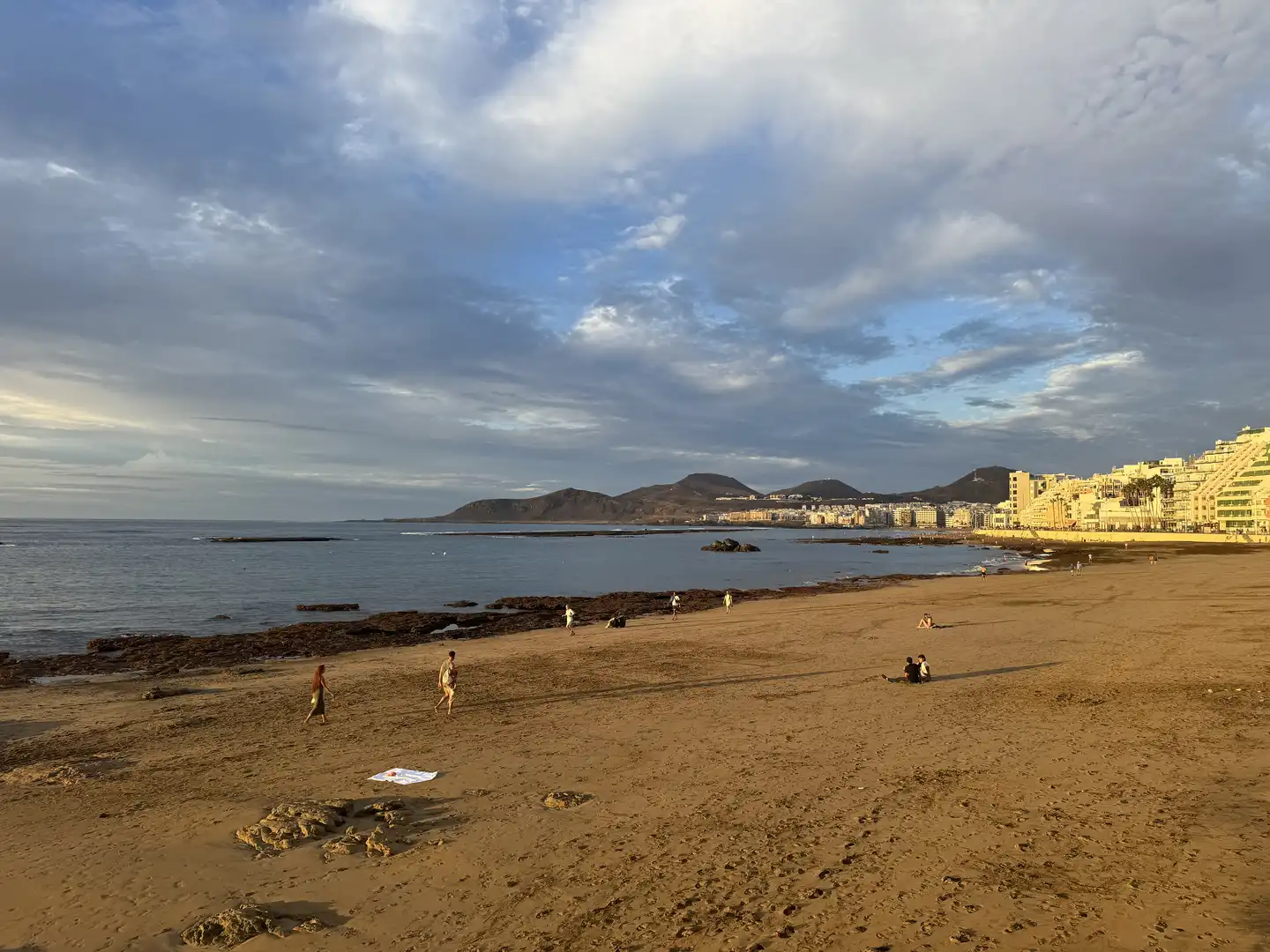 Vista exterior de Apartament en venda en Las Palmas de Gran Canaria amb Aire condicionat, Moblat i Forn