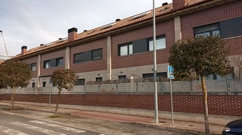 Foto 3 de Casa adosada en venda a Calle Río Antiguo, 1, Entrena, La Rioja