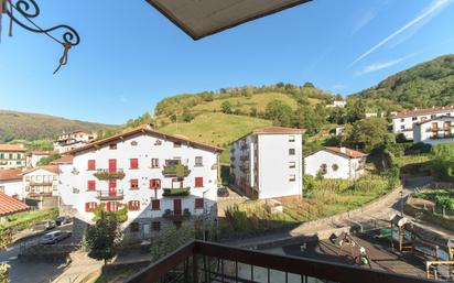 Außenansicht von Wohnung zum verkauf in Leitza mit Heizung und Balkon