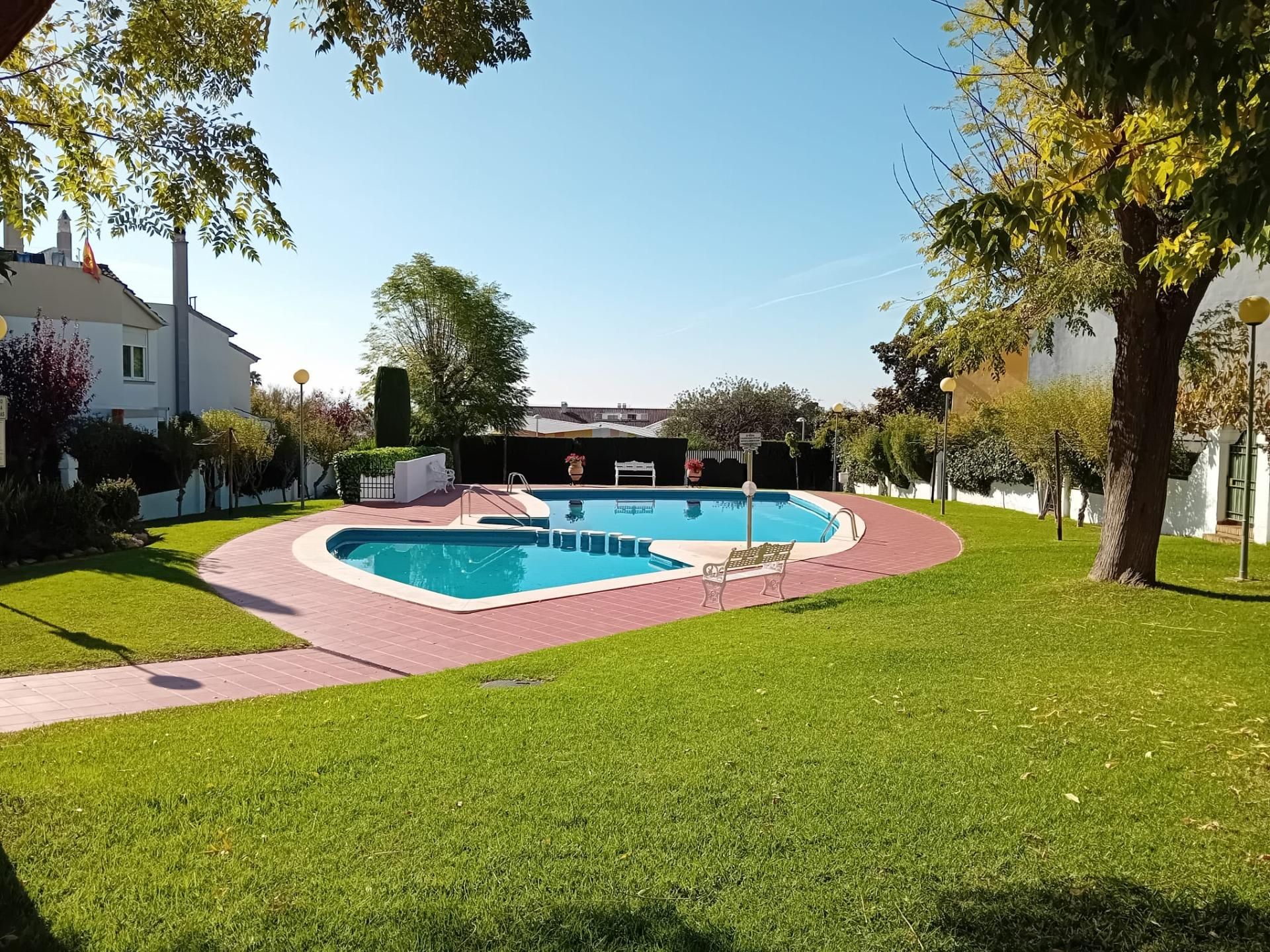 Swimming pool of Single-family semi-detached for sale in  Córdoba Capital  with Air Conditioner, Heating and Private garden