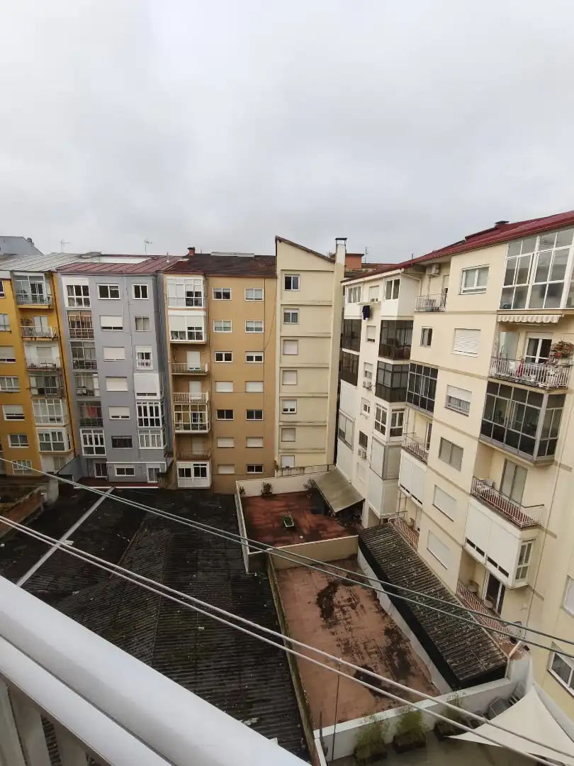 Vista exterior de Dúplex en venda en Ourense Capital  amb Calefacció, Parquet i Forn