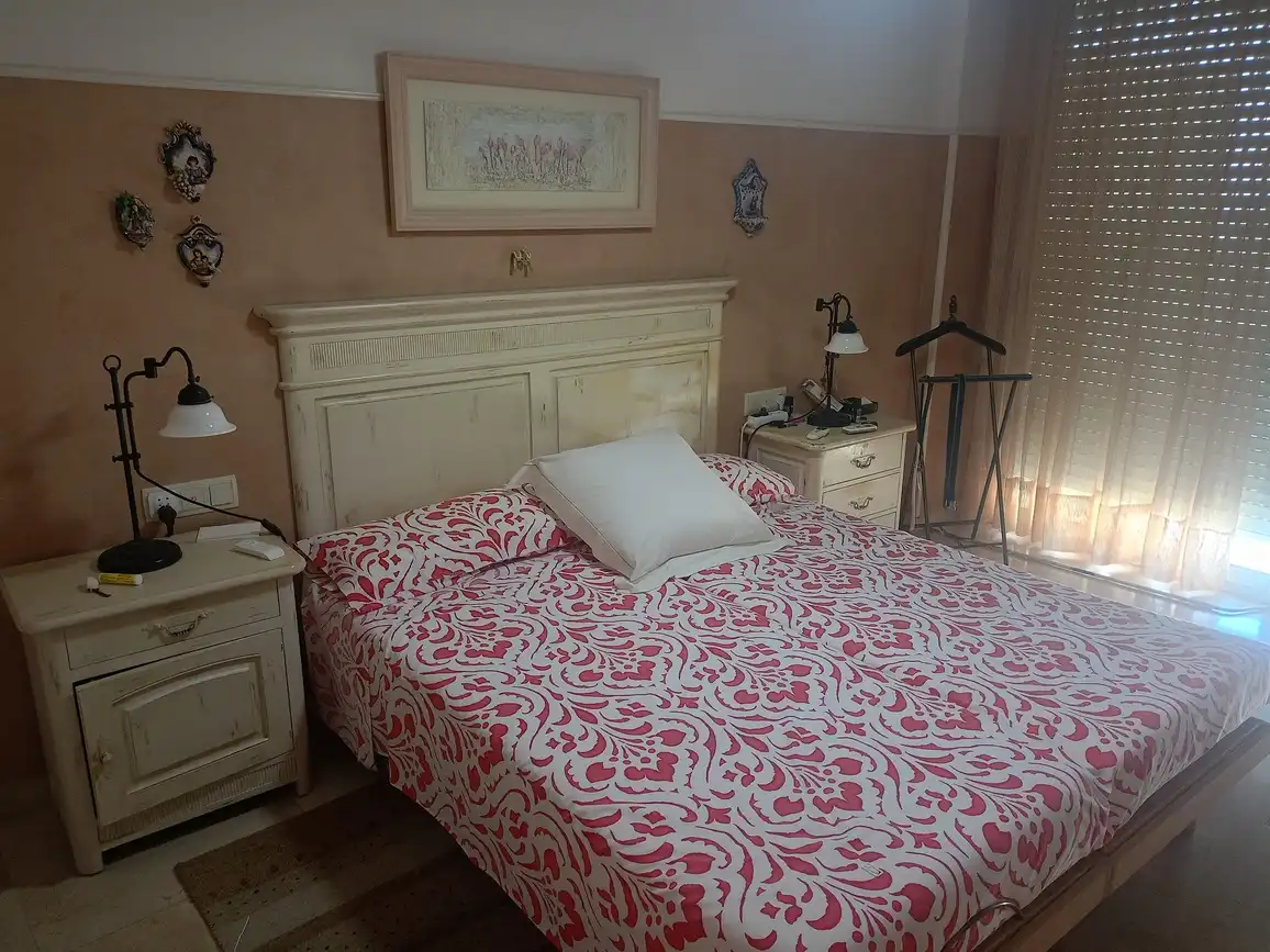 Dormitori de Apartament de lloguer en Gandia amb Aire condicionat, Terrassa i Moblat