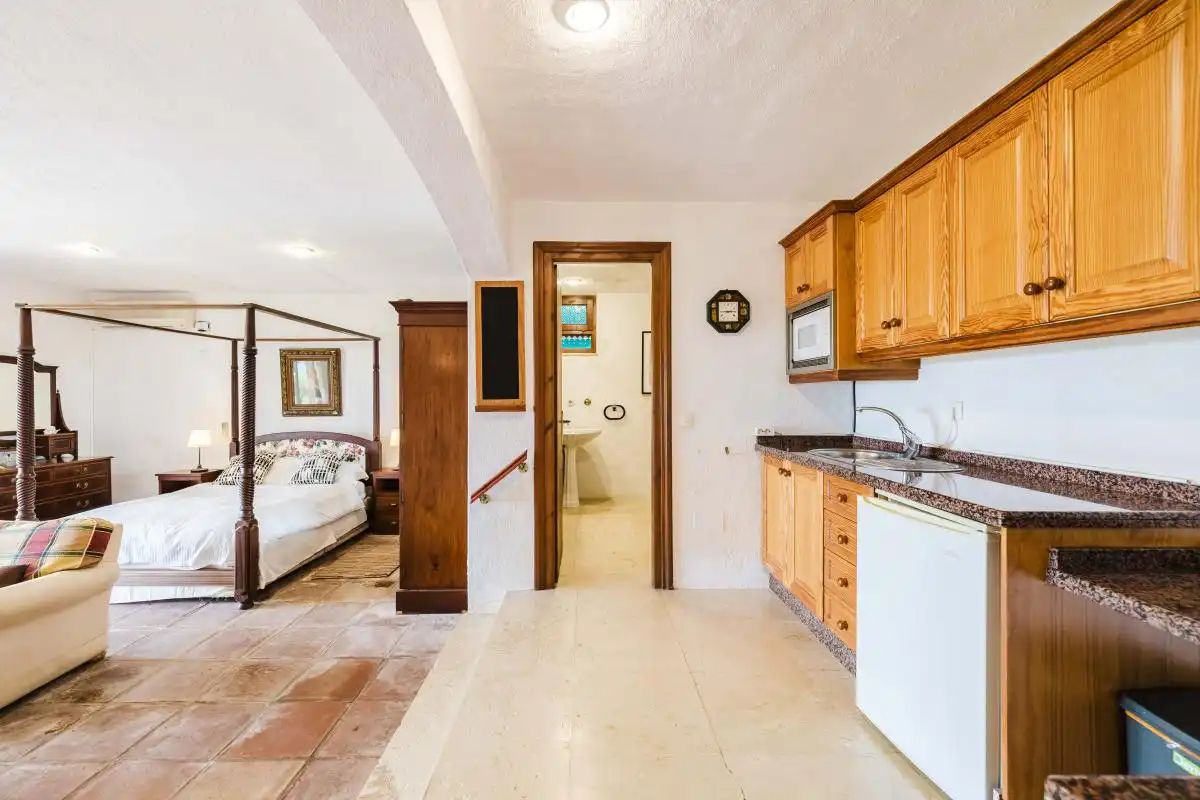Cuina de Casa o xalet en venda en Estepona amb Aire condicionat, Calefacció i Jardí privat