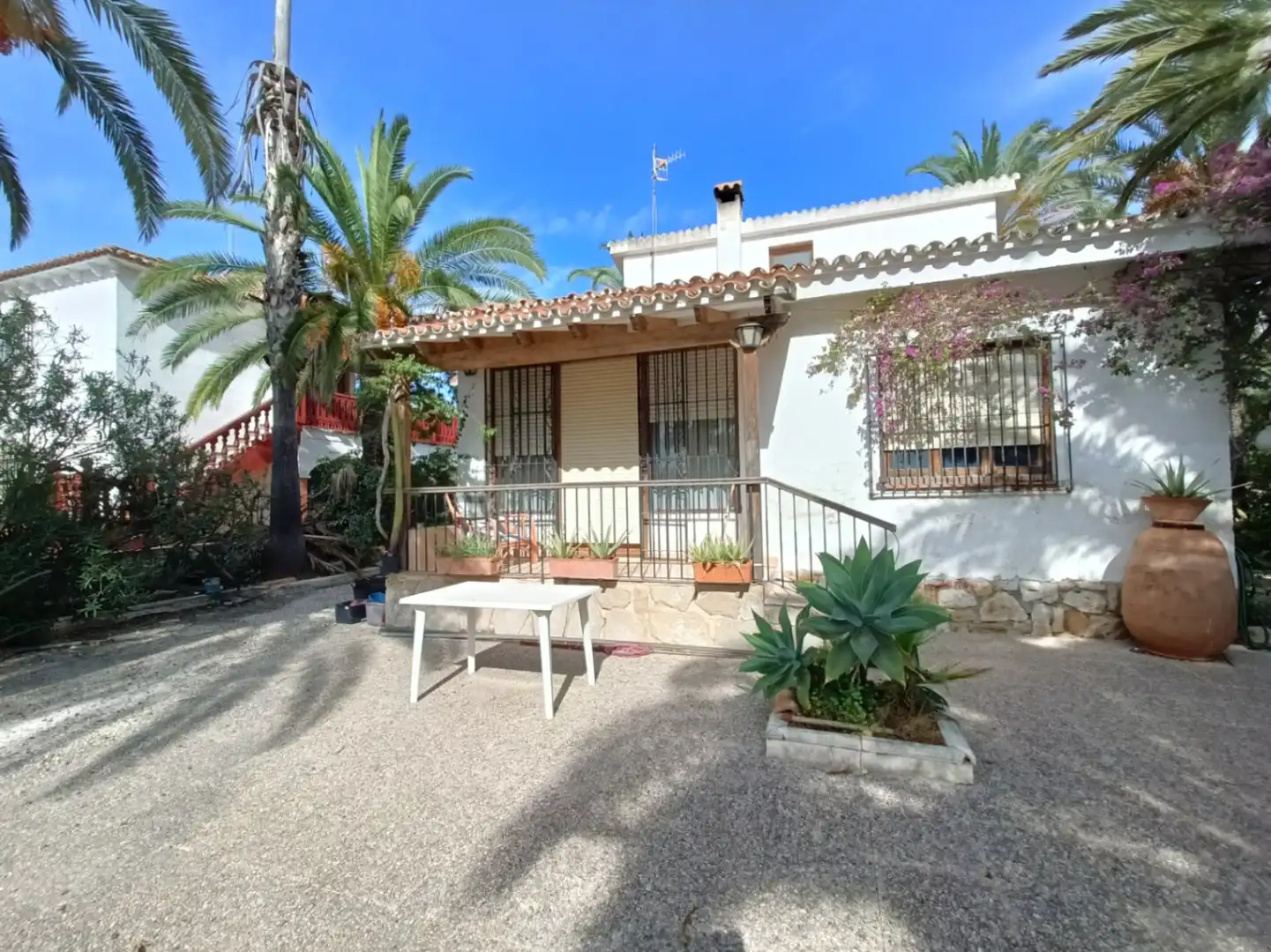 Vista exterior de Casa o xalet en venda en Dénia amb Calefacció, Jardí privat i Terrassa