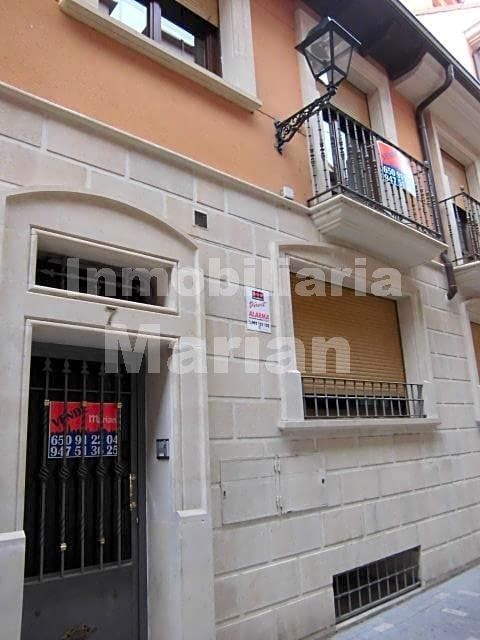 Vista exterior de Casa adosada en venda en Aranda de Duero amb Calefacció, Parquet i Terrassa