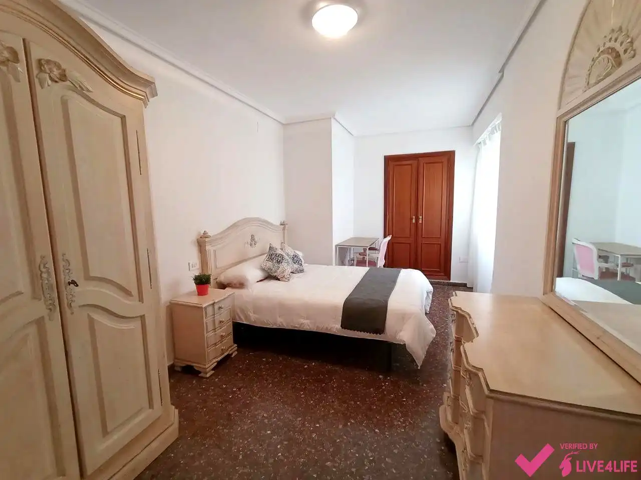 Habitación de Piso de alquiler en Valencia con Aire acondicionado, Terraza y Amueblado