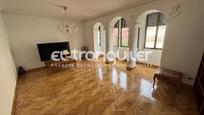 Sala d'estar de Pis de lloguer en  Madrid Capital amb Aire condicionat, Parquet i Moblat