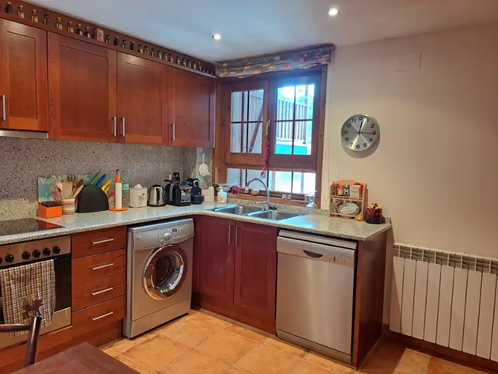 Cocina de Dúplex en venta en Alp con Calefacción, Trastero y Amueblado
