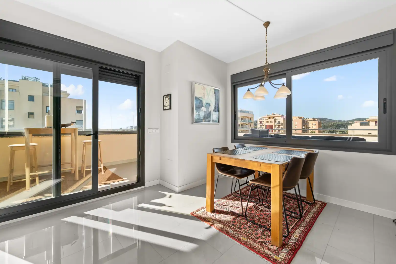 Esszimmer von Dachboden zum Verkauf in Vélez-Málaga mit Klimaanlage, Terrasse und Möbliert