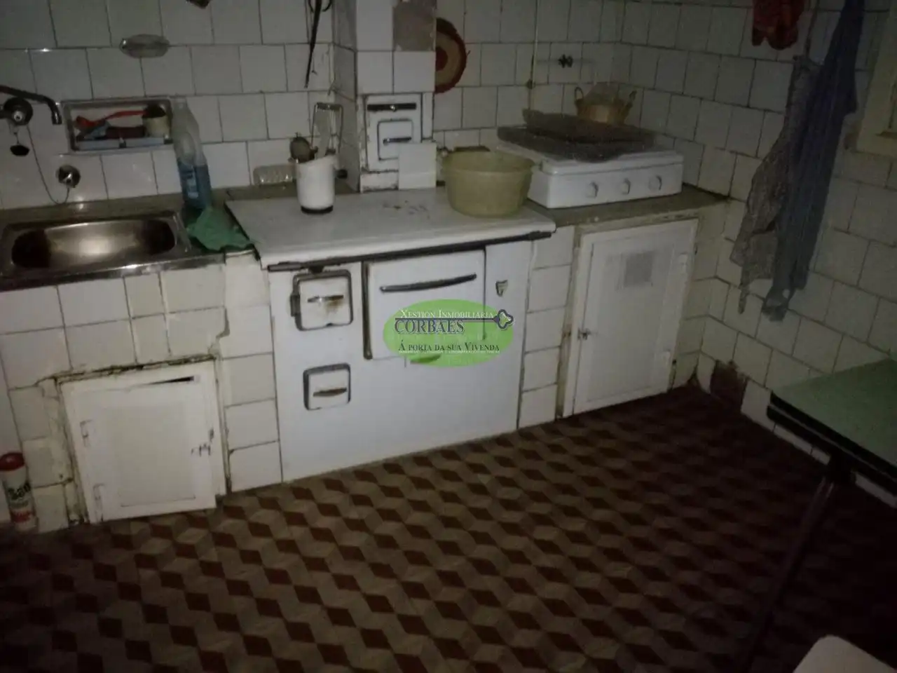 Cuina de Casa o xalet en venda en Ourense Capital  amb Jardí privat, Traster i Moblat