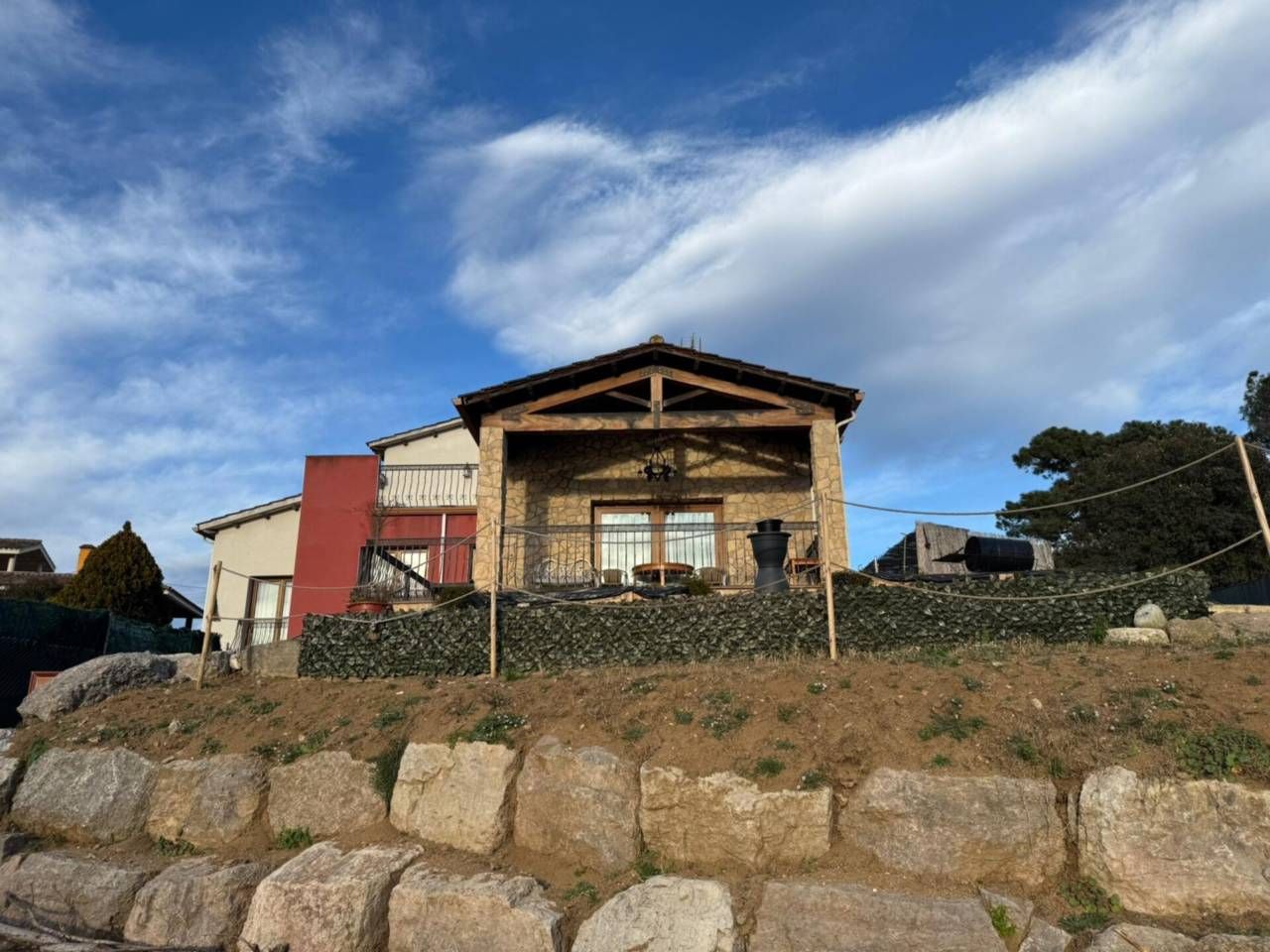 Vista exterior de Casa o xalet en venda en Vilanova del Vallès amb Aire condicionat, Jardí privat i Terrassa