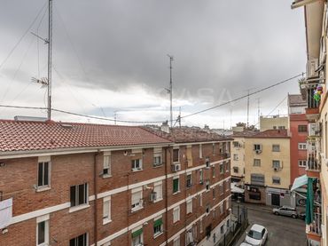 Pis amb ascensor en venda a Latina