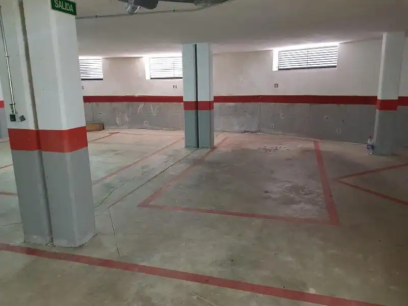 Parkplatz von Wohnungen zum Verkauf in Ladrillar mit Privatgarten, Abstellraum und Möbliert