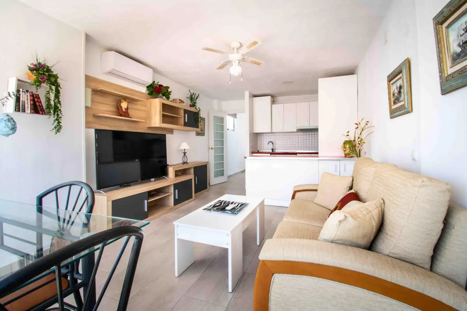 Sala d'estar de Apartament en venda en Benidorm amb Piscina