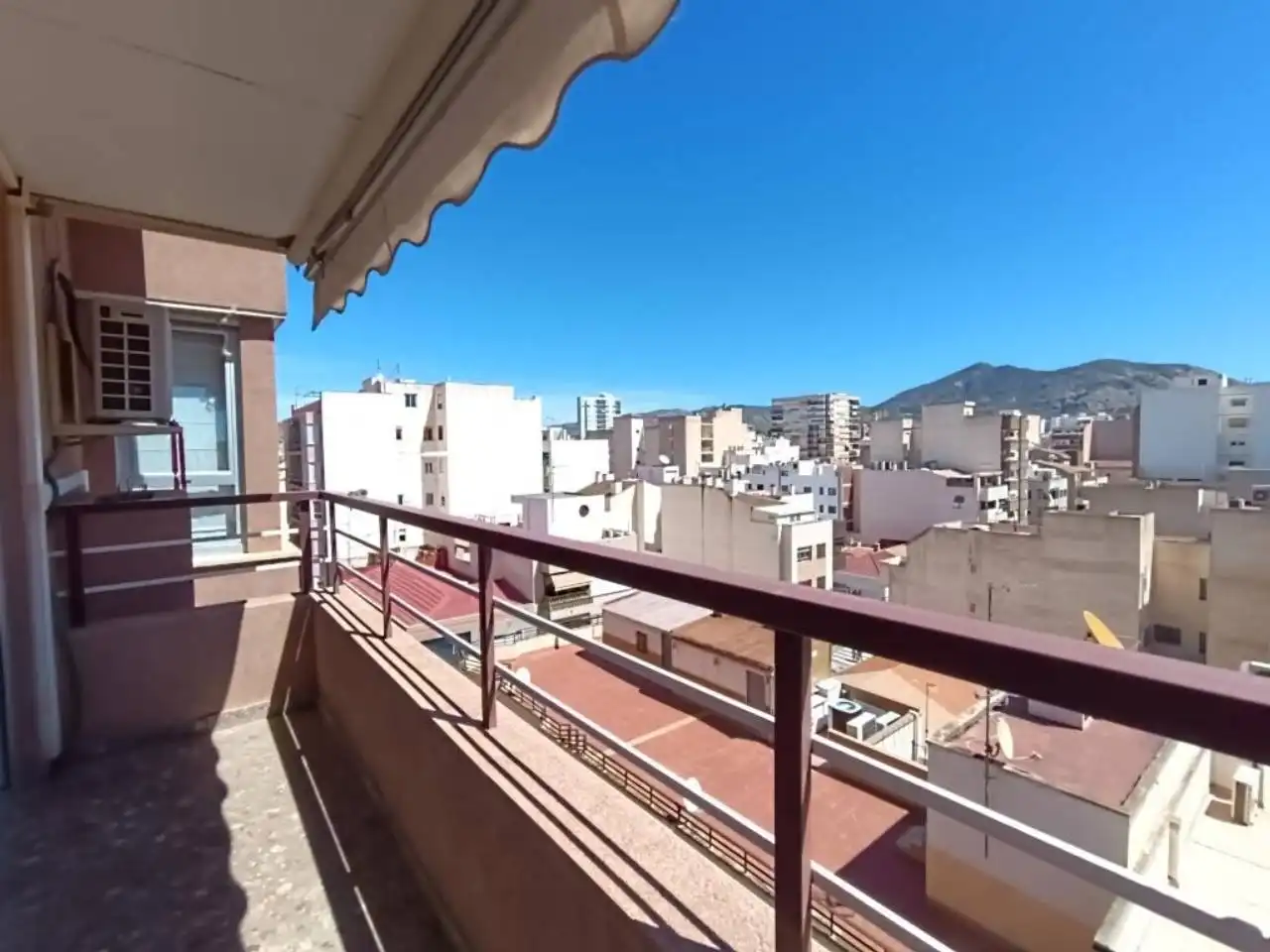 Vista exterior de Pis de lloguer en Elda amb Aire condicionat, Calefacció i Moblat