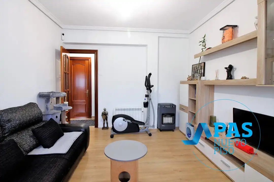 Sala de estar de Piso en venta en Torrelavega  con Terraza y Balcón