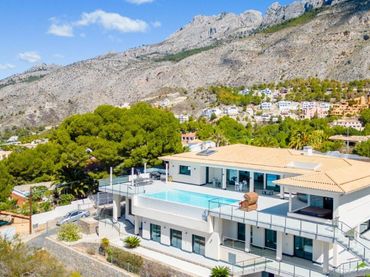 Villa con piscina in vendita a Canuta