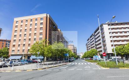 Vista exterior de Pis en venda en  Pamplona / Iruña amb Calefacció, Parquet i Terrassa