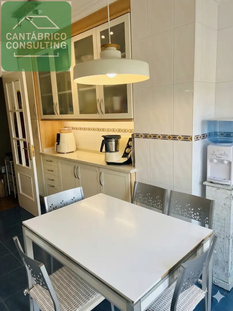 Küche von Maisonette zum Verkauf in Navia mit Heizung, Parkett und Möbliert