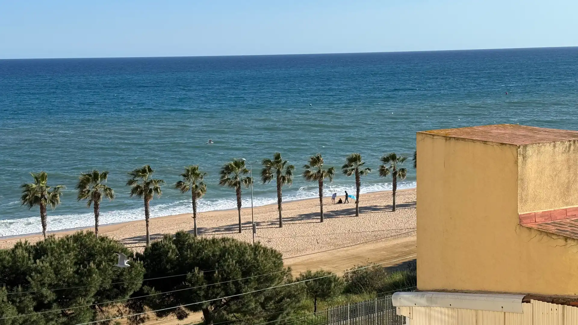 Vista exterior de Àtic en venda en Pineda de Mar amb Calefacció, Parquet i Balcó