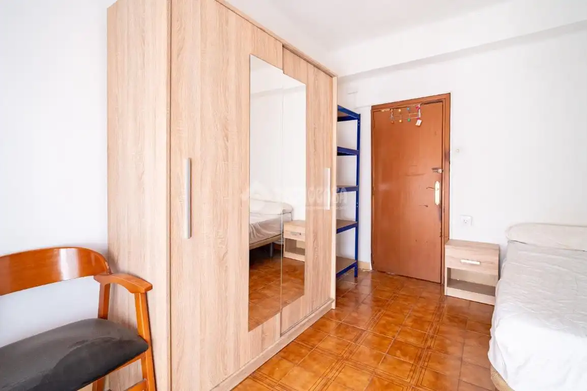 Habitación de Piso en venta en Granada con Aire acondicionado y Balcón