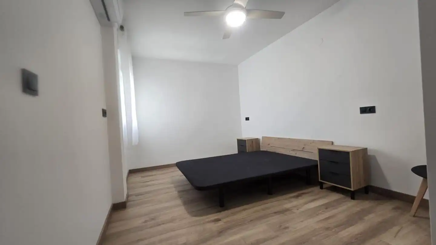 Schlafzimmer von Wohnung zur Miete in Gandia mit Klimaanlage, Terrasse und Möbliert