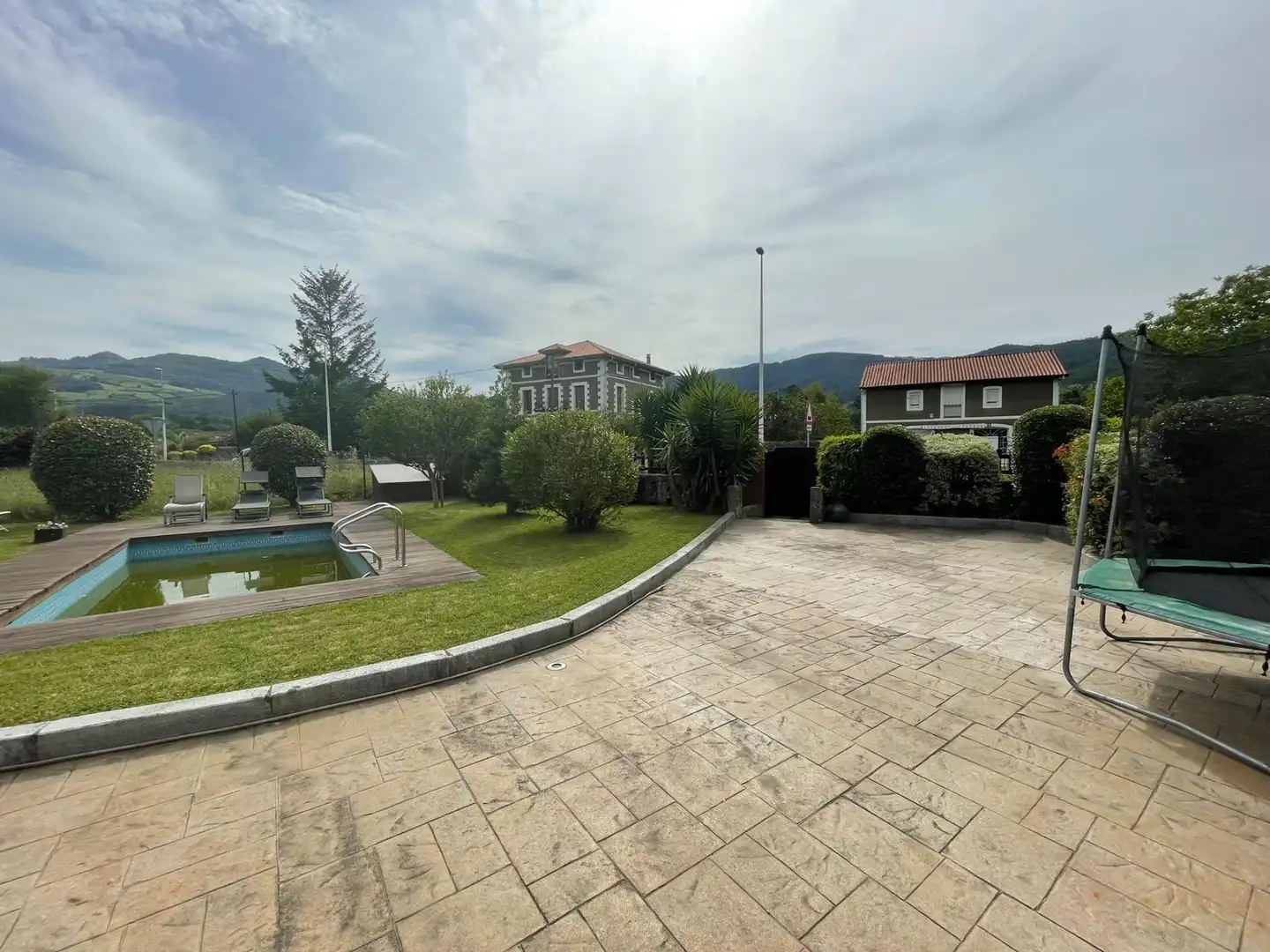 Vista exterior de Casa adosada en venta en Guriezo con Calefacción, Jardín privado y Terraza