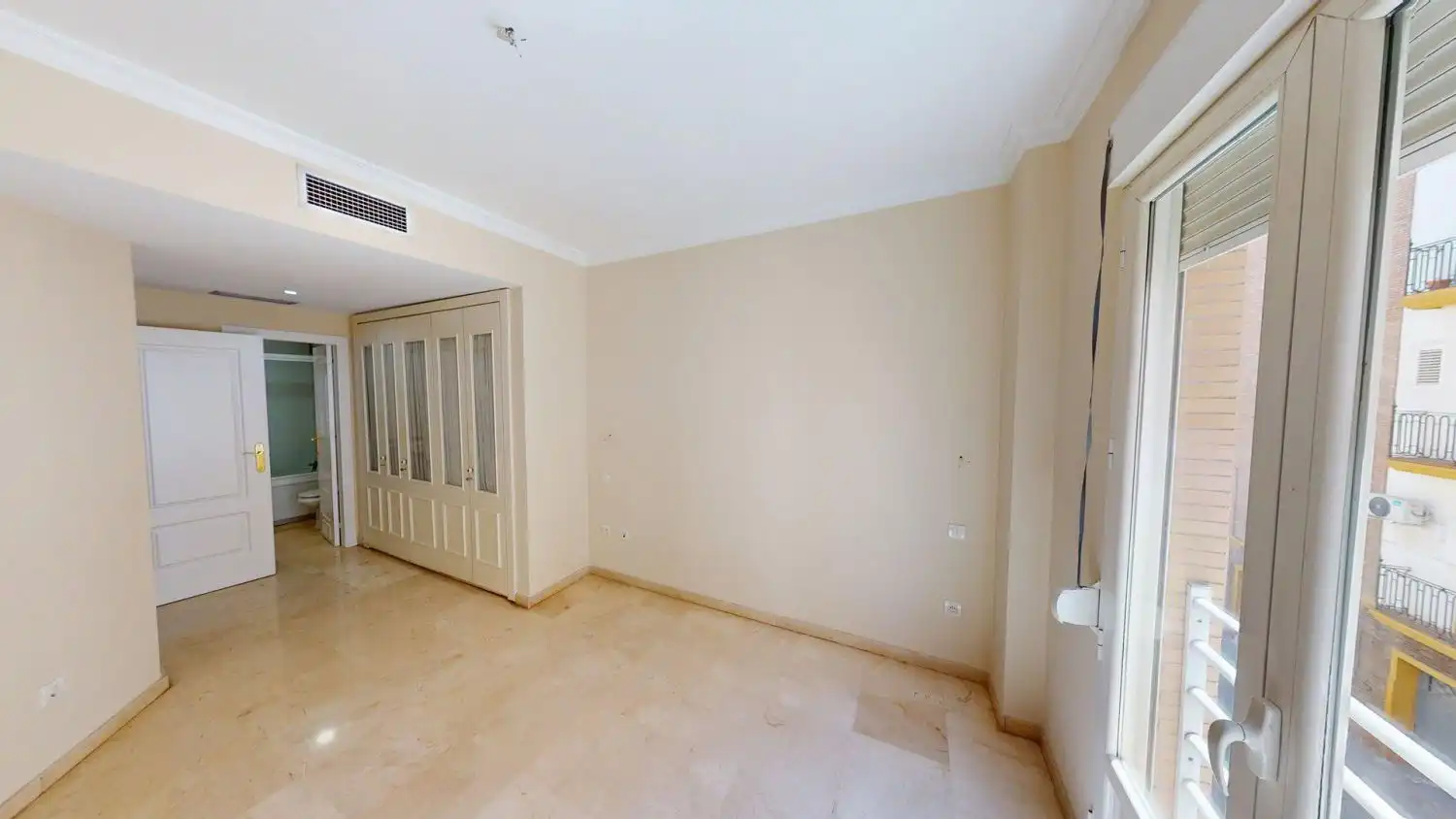 Flat for rent in Sevilla  with Air Conditioner, Heating and Storage room