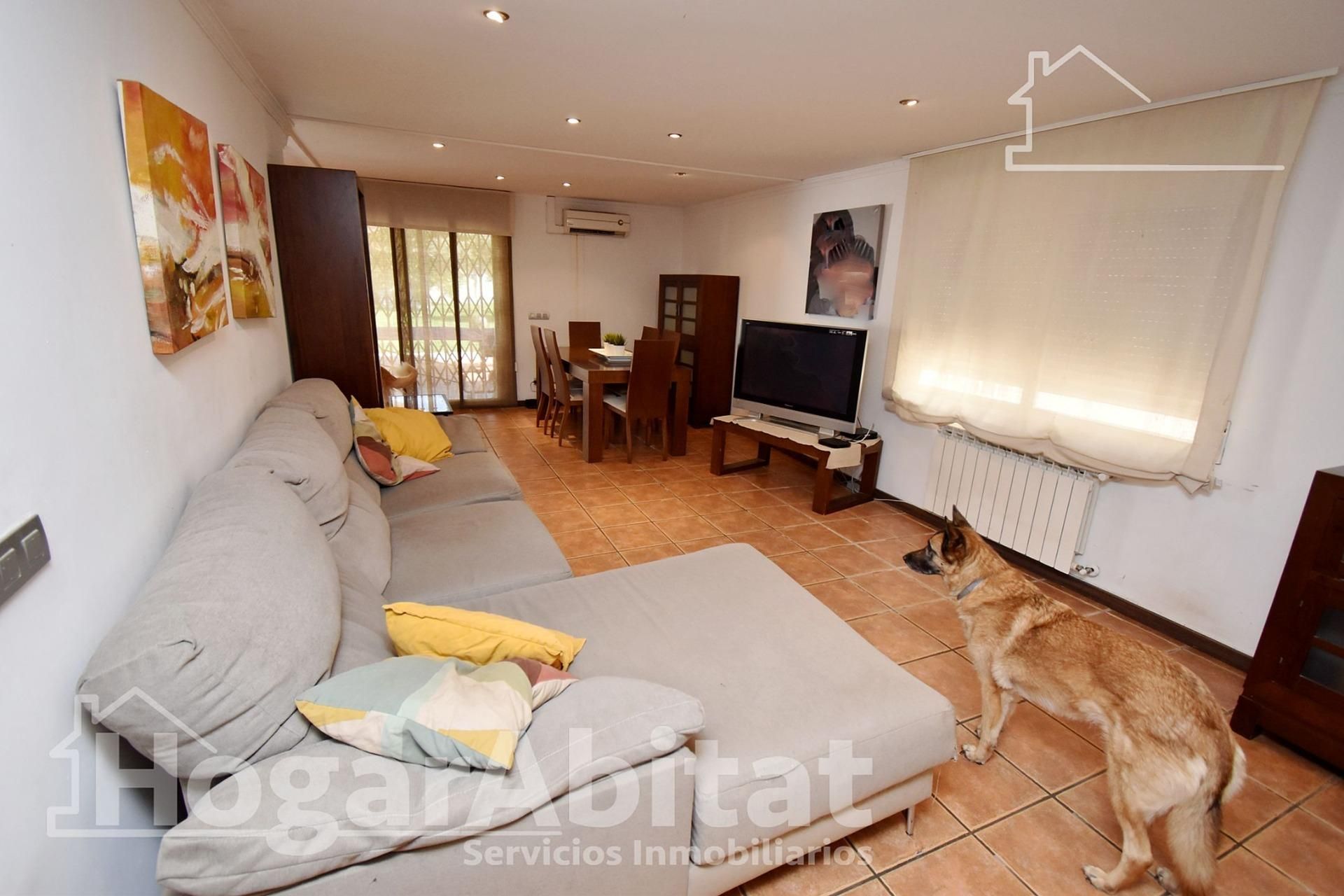 Sala d'estar de Casa o xalet en venda en Castellón de la Plana / Castelló de la Plana amb Calefacció, Jardí privat i Terrassa