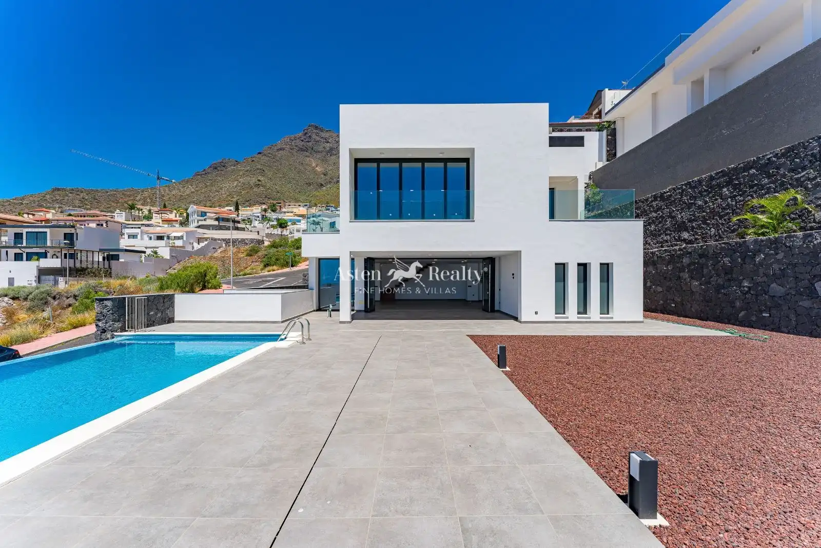 Vista exterior de Casa o xalet en venda en Adeje amb Aire condicionat, Calefacció i Jardí privat
