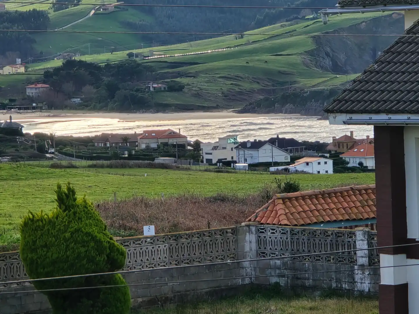 Außenansicht von Haus oder Chalet zum Verkauf in Bareyo mit Heizung, Privatgarten und Terrasse