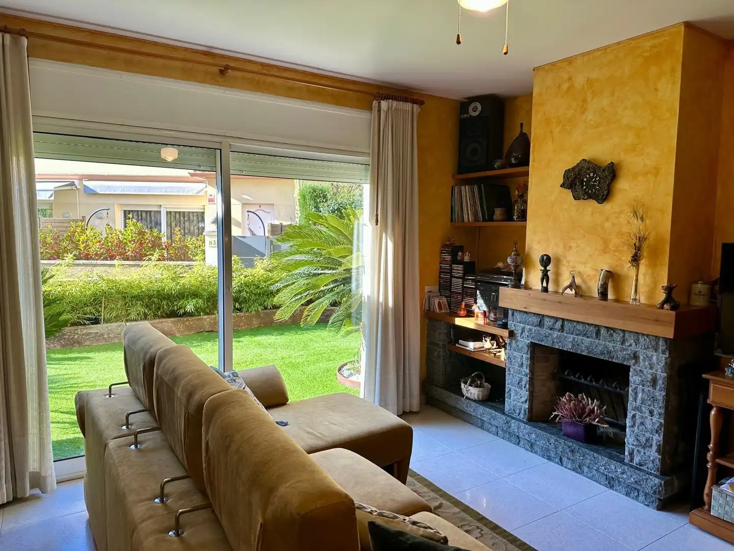Sala d'estar de Casa adosada en venda en Lloret de Mar amb Aire condicionat, Calefacció i Jardí privat