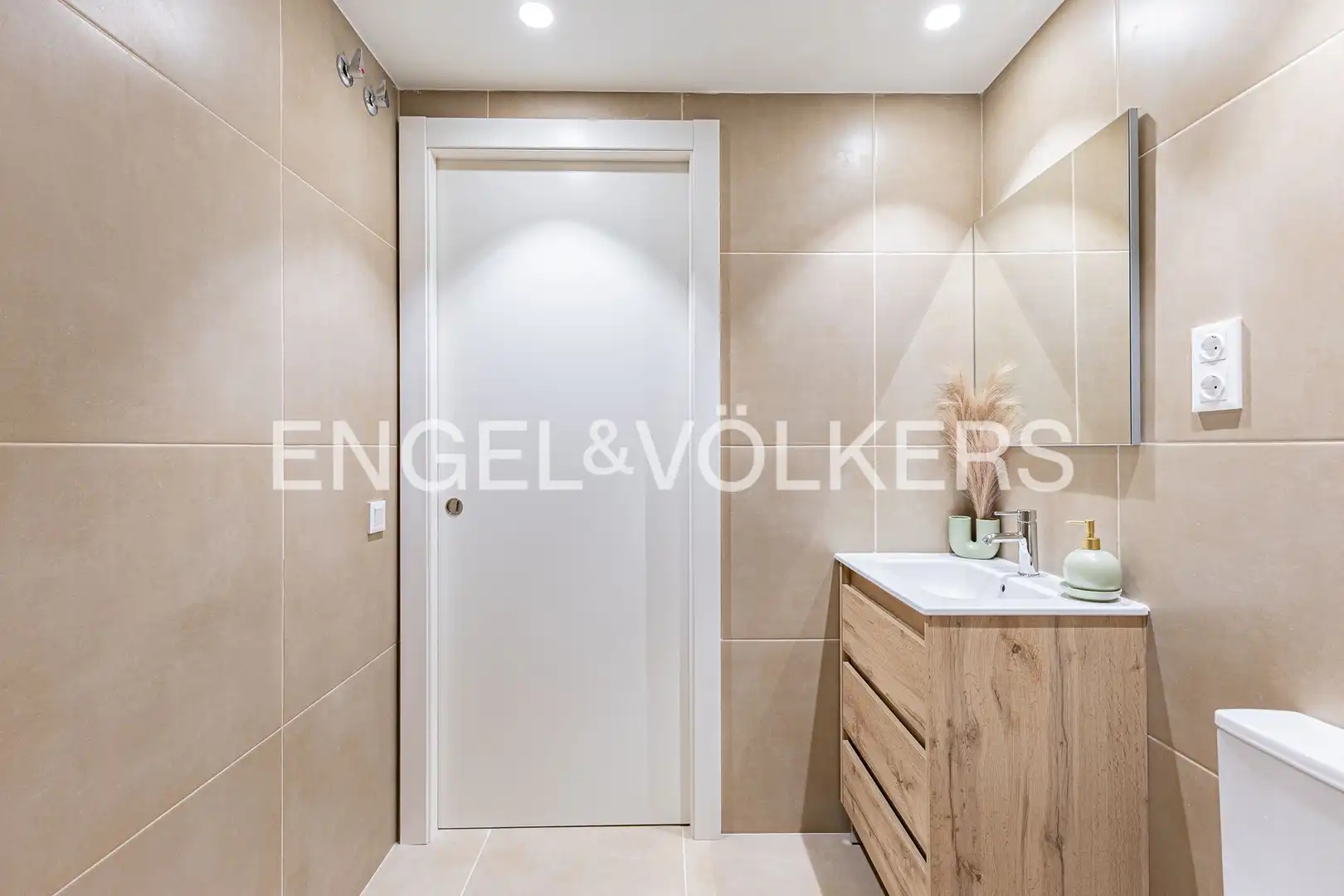 Flat for sale in Barcelona  with Air Conditioner, Heating and Parquet flooring