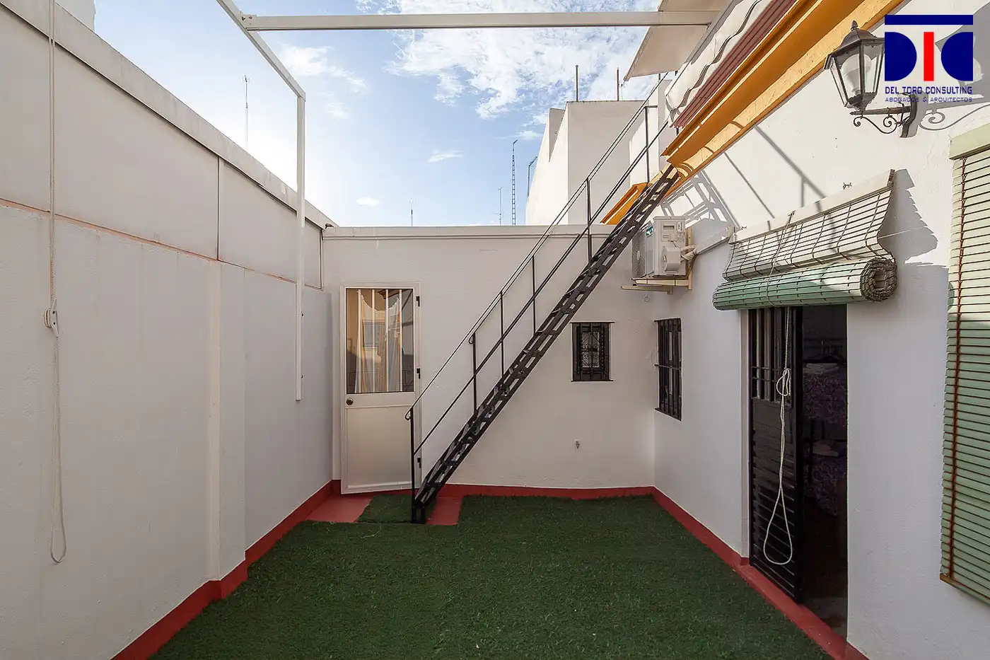 Terrace of Detached homes for sale in Sevilla  with Air Conditioner, Heating and Furnished