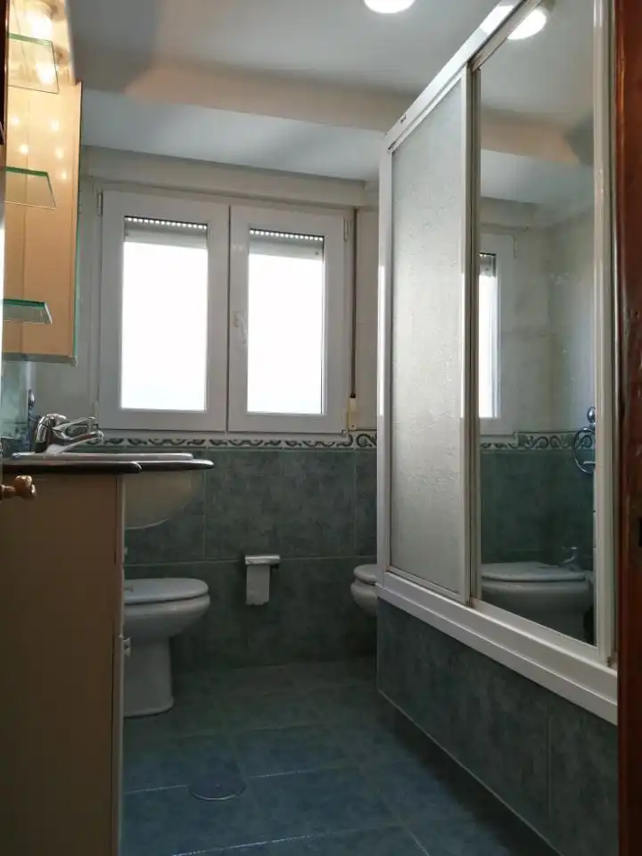 Bathroom of Flat for rent in Gijón   with Heating and Furnished