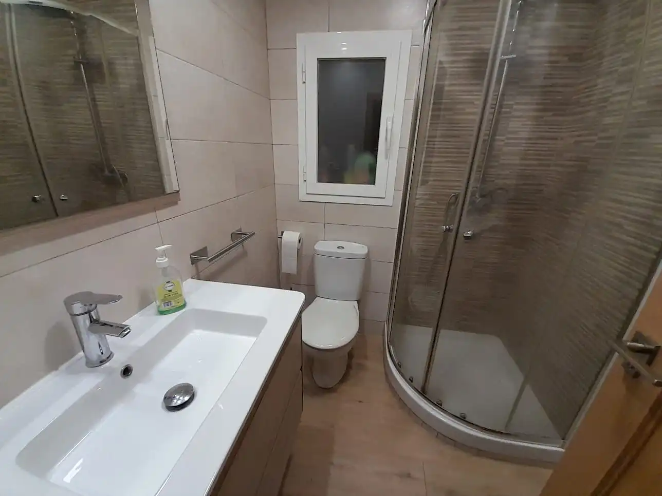 Bathroom of Flat for sale in Madrid  with Air Conditioner and Parquet flooring